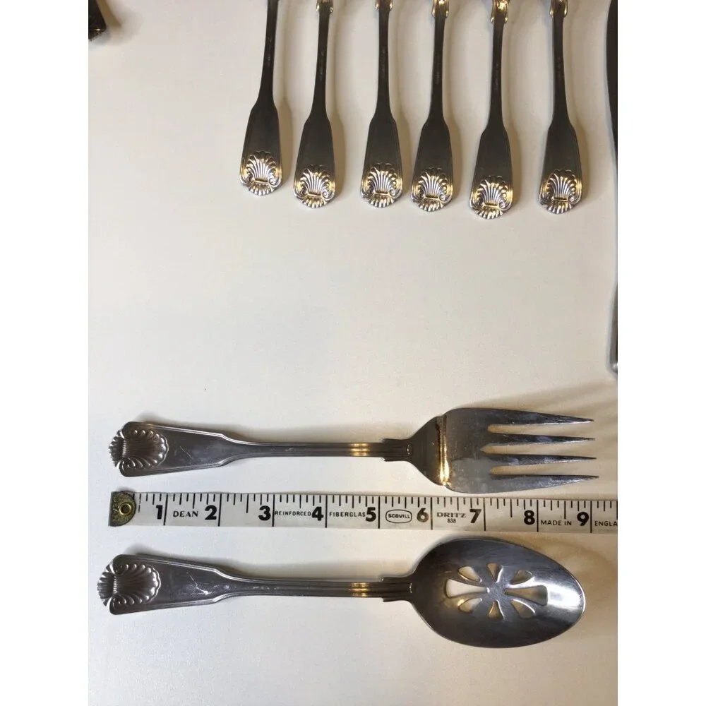 Towle 18/8 Stainless Flatware Forks Spoons Knives Serving 35 pieces Shell